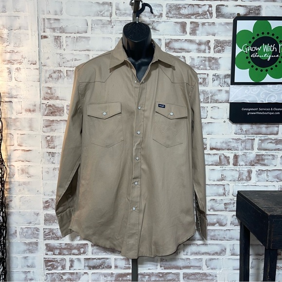 Wrangler Beige Collared Shirt - Picture 1 of 8